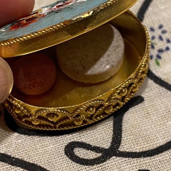 Pill box - Picture 2 of 6